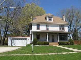 608 N Third St, Ashton, IL 61006