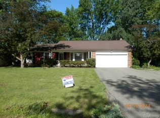 23655 Glencreek Dr, Farmington Hills, MI 48336