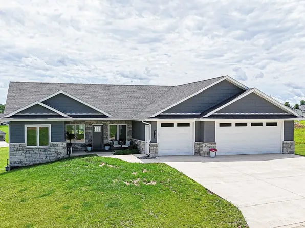 8166 Tegan Dr, Peosta, IA 52068