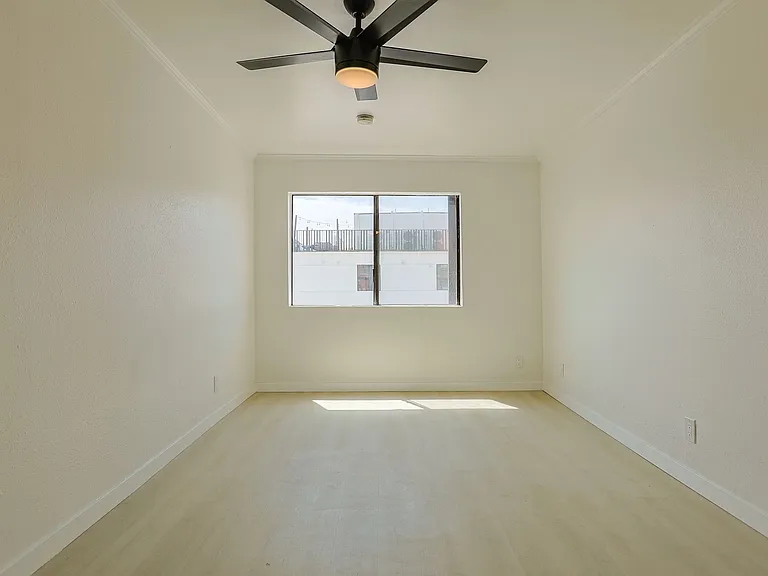 1816 N Gramercy Pl — Photo 9