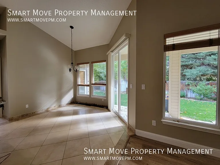 1096 N Glenabby Pl — Photo 10