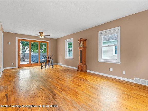5th image of 1206 Loraine Ave