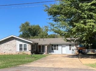 201 N Cumberland Ave, Russellville, AR 72801
