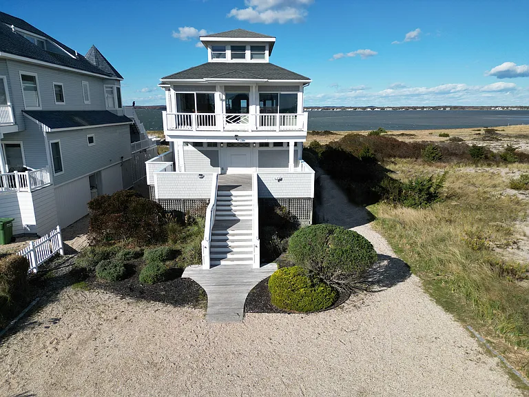 750 Dune Rd — Photo 15