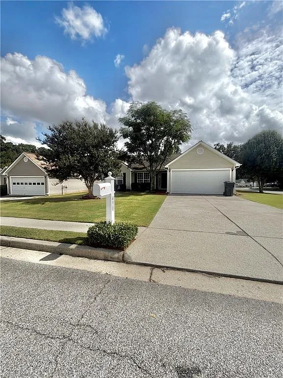 3 bed, 2.0 bath, 1460 sqft, $2,200 — Photo 3