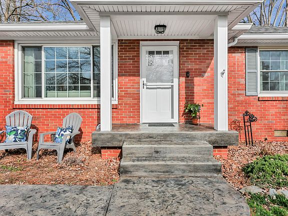3rd image of 33 Sherwood Dr