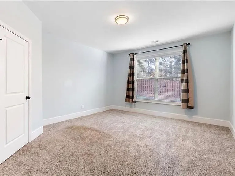 2727 Cove View Ct — Photo 9