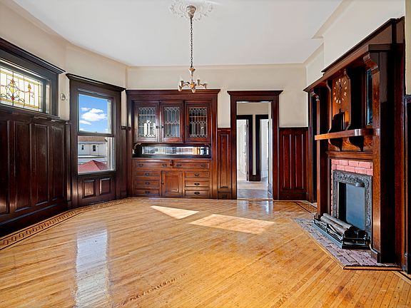 2nd image of 880 E 35th St Floor 2