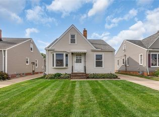 8323 Renwood Dr, Parma, OH 44129