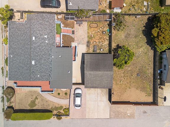 4th image of 3076 Sunset Ave