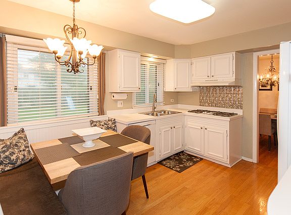 5th image of 1140 Country Ln