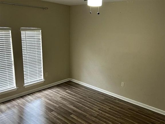 4th image of 2401 E Sunny Meade Dr