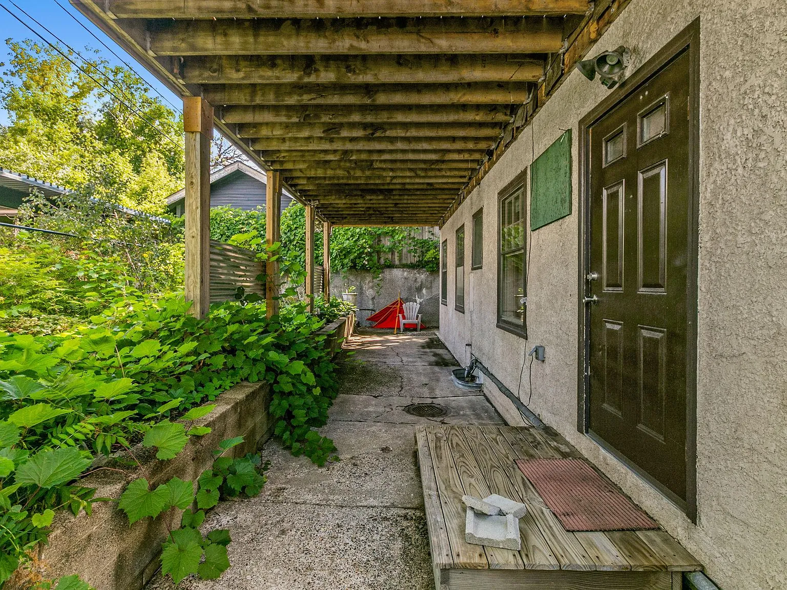 3 bed, 2.0 bath, 1450 sqft, $1,495 — Photo 3