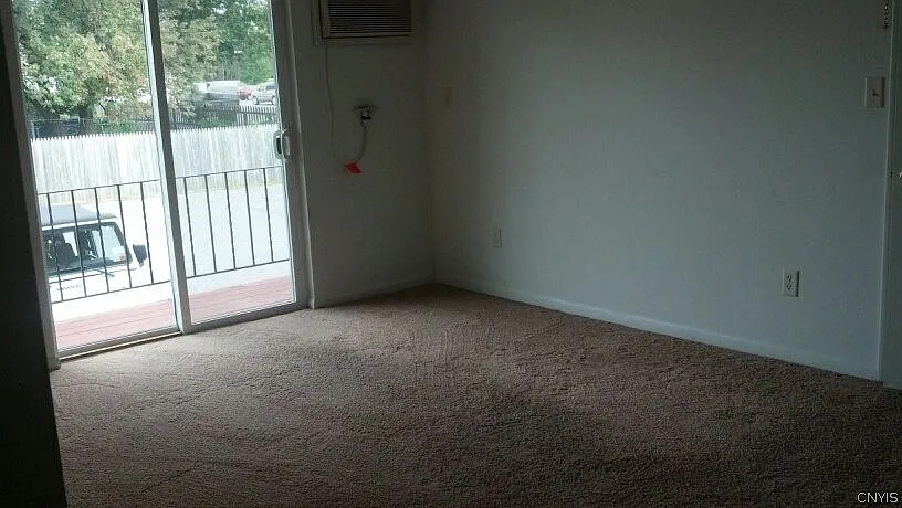 2 bed, 1.0 bath, 13216 sqft, $1,300 — Photo 3