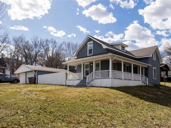 521 N 10th St, Atchison, KS 66002