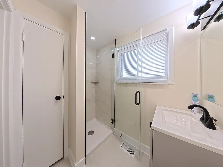 Full Bath Room 3