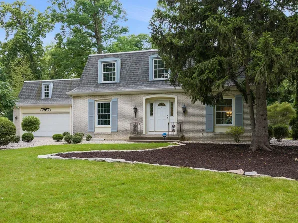 5209 Forest Grove Dr, Fort Wayne, IN 46835
