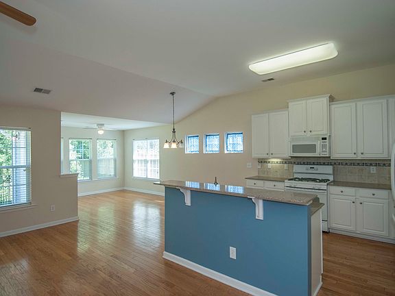 5th image of 205 Willet Dr