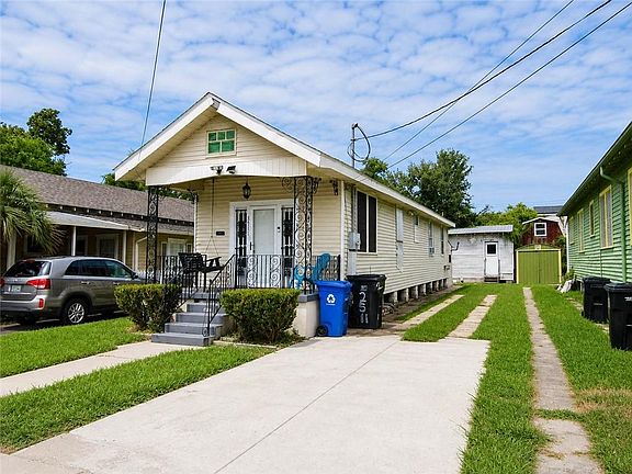 2nd image of 2511 Clover St