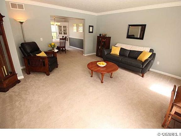 3rd image of 8 Schoolmaster Cir