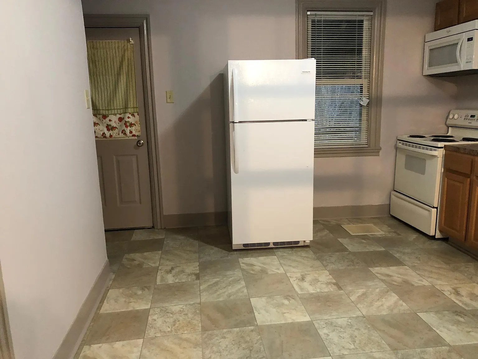 2 bed, $995 — Photo 3