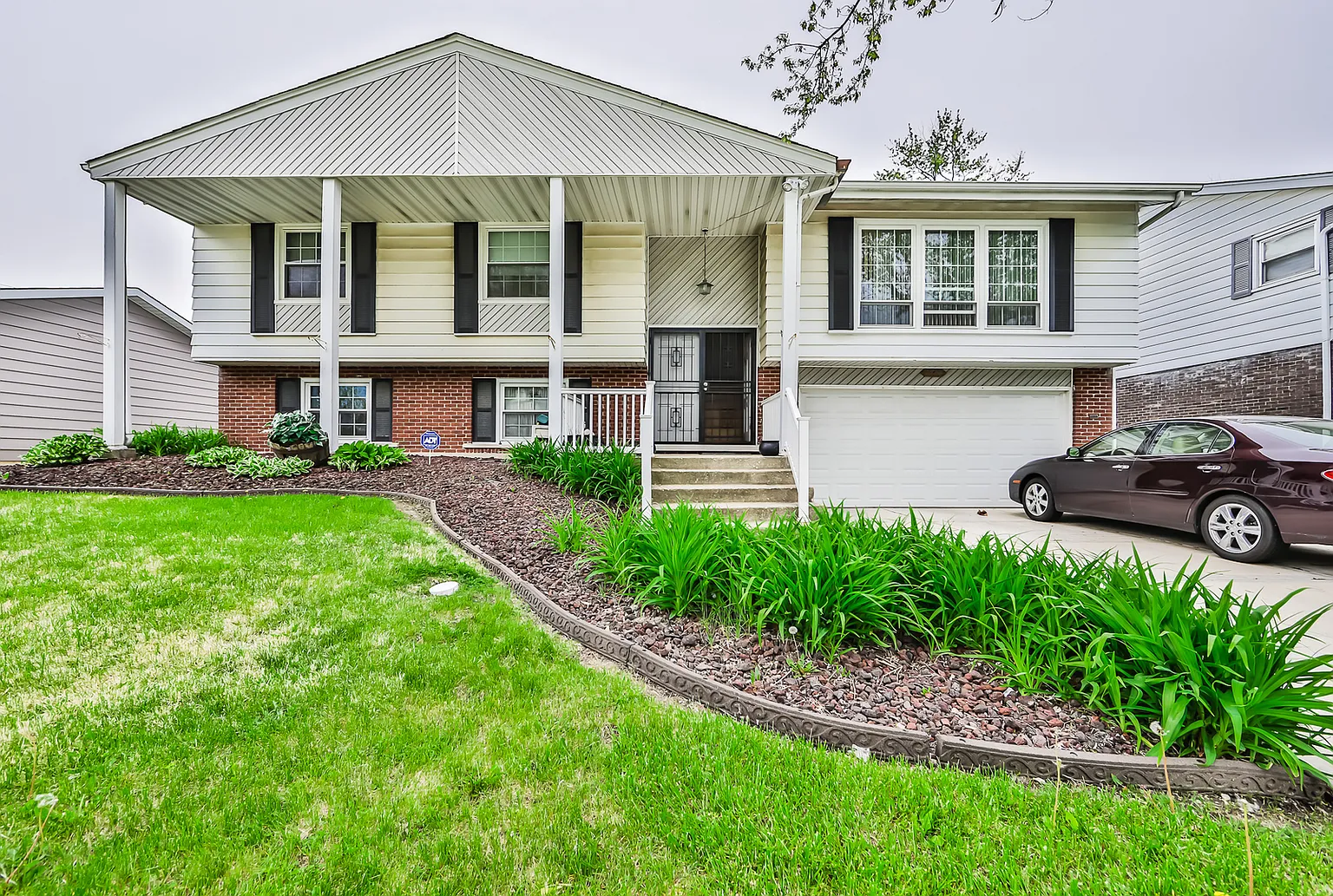 2705 Caroline Dr photo 1