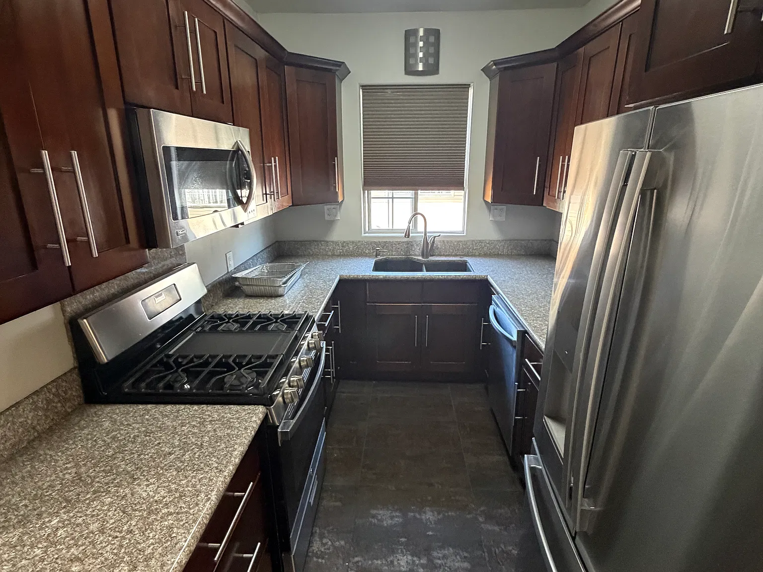 2 bed, 1100 sqft, $3,000 — Photo 3