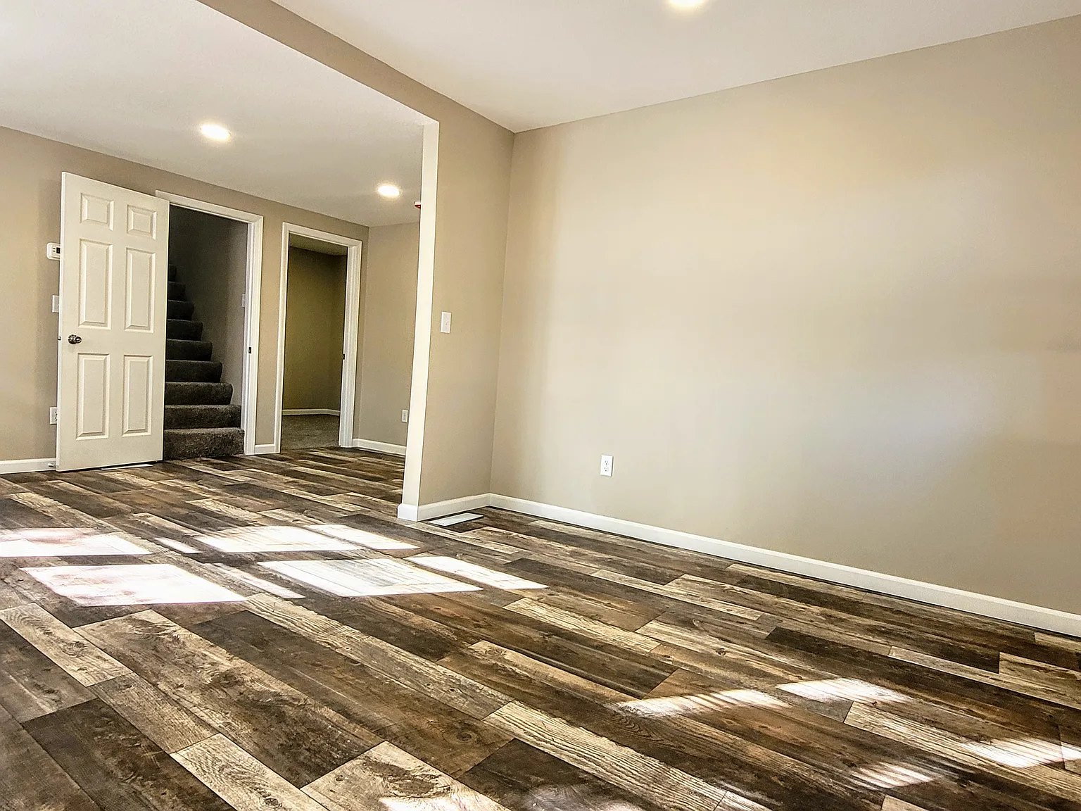 3 bed, 990 sqft, $1,700 — Photo 4