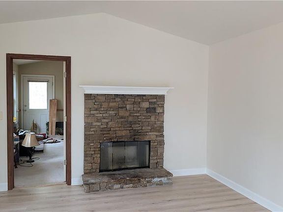 4th image of 599 Garrison Rd