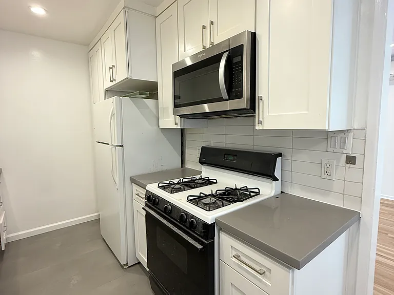 1020 6th St #I — Photo 4