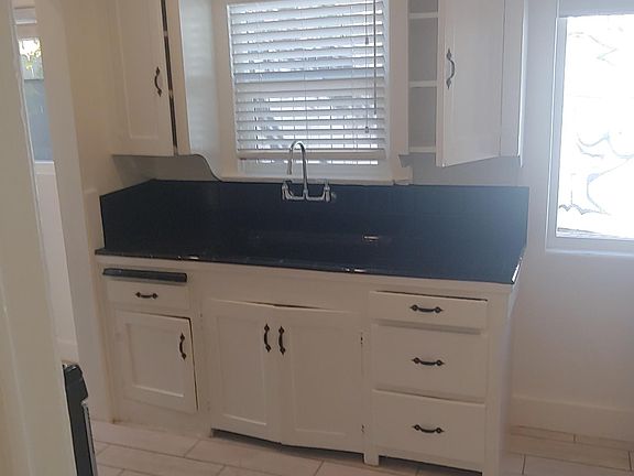 2nd image of 3533 Warwick Ave