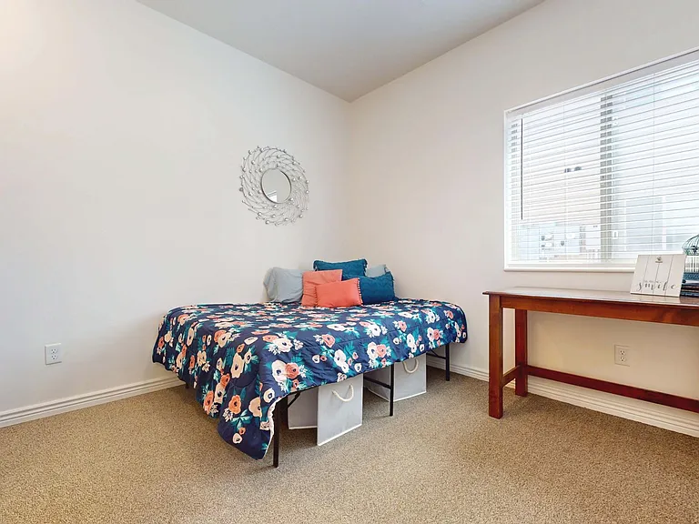 1055 W 400 N — Photo 23