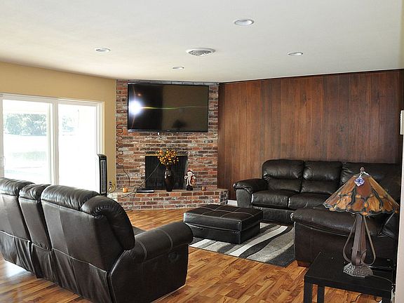 2nd image of 1418 Lake Daniel Dr