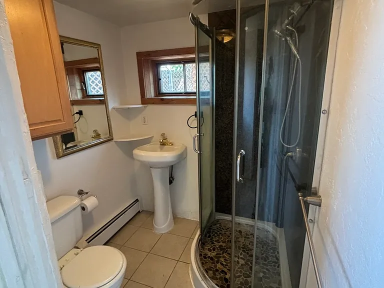 940 McIntyre St #B — Photo 7