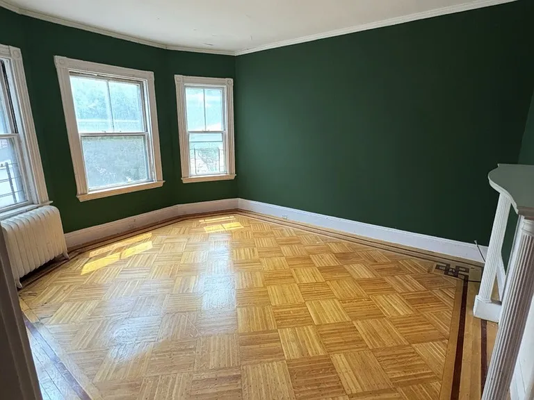 4 Woodstock Ave #1 — Photo 2