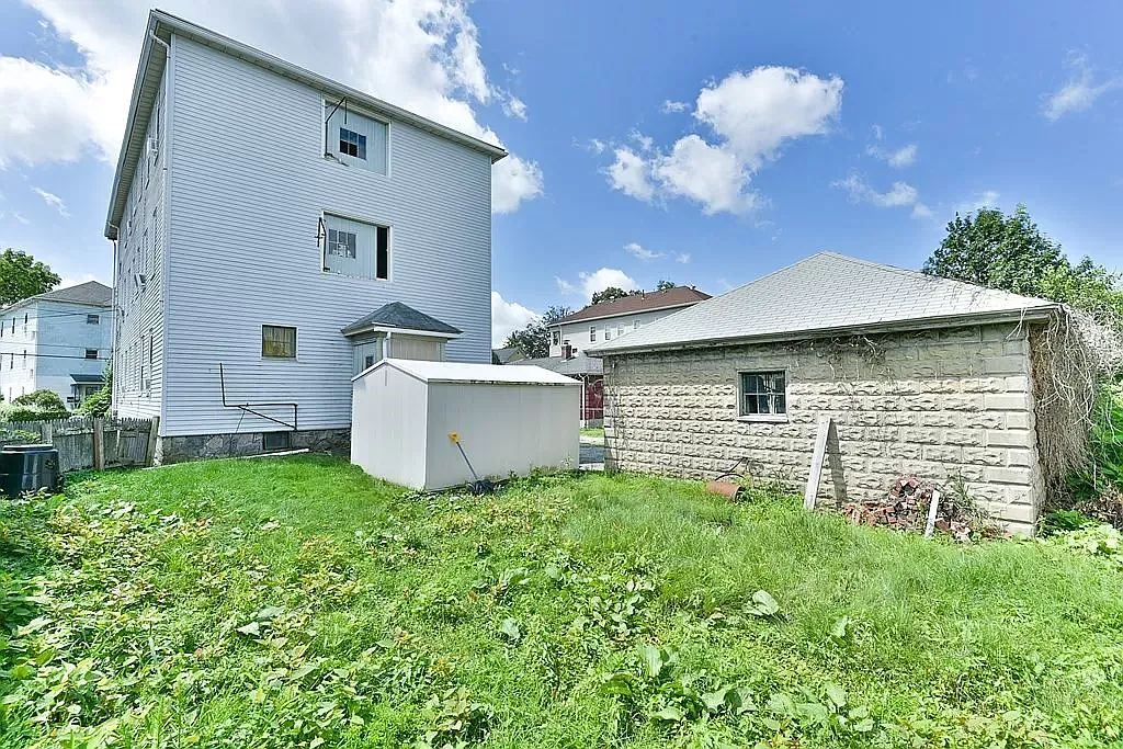 3 bed, 1300 sqft, $2,000 — Photo 1