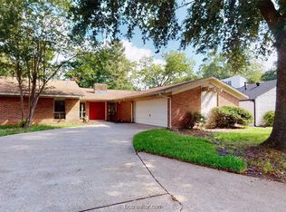 2702 Apple Creek Cir, Bryan, TX 77802
