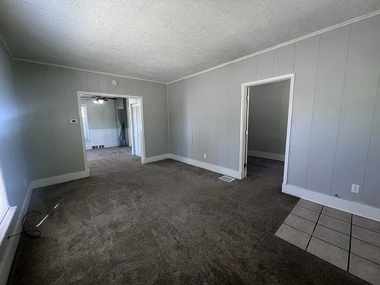 2037 Paris Ave NE — Photo 5