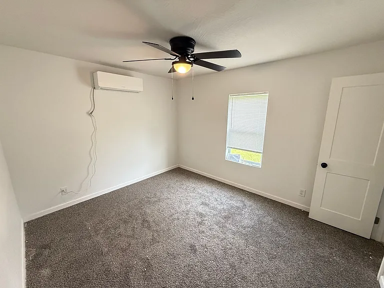2602 W College St — Photo 12