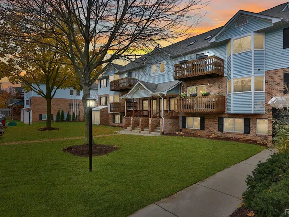 322 Pinewood Dr #34, Plymouth, MI 48170