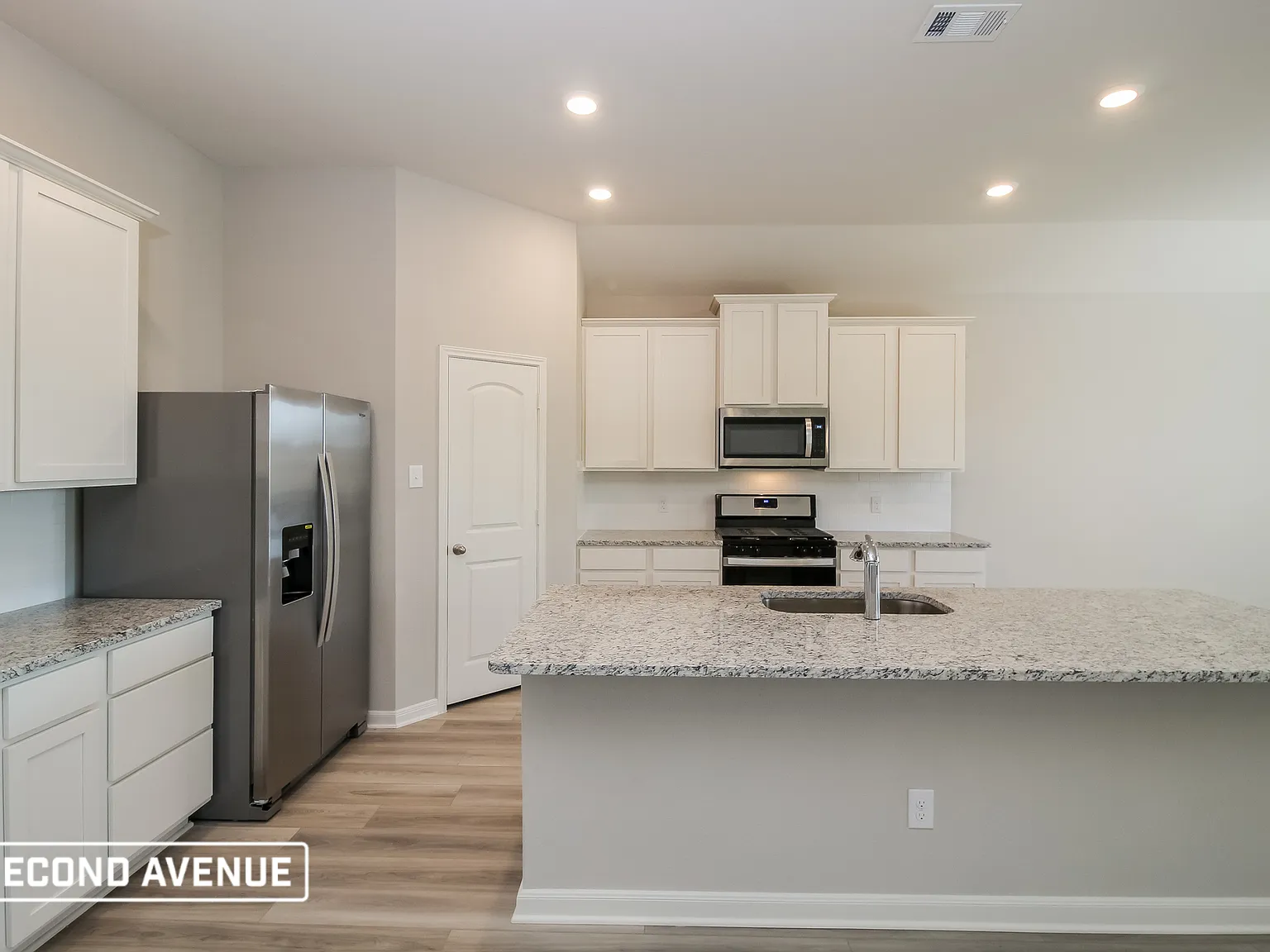 4 bed, 2.0 bath, 2025 sqft, $1,995 — Photo 3