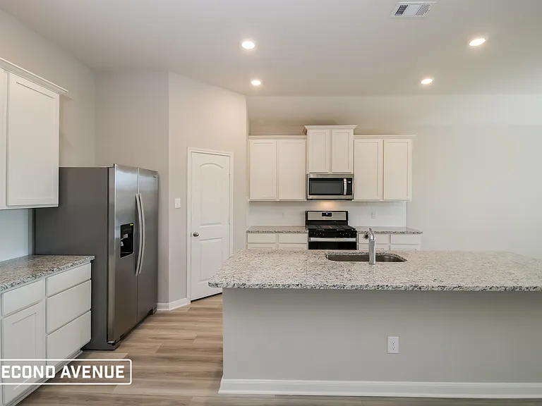 2105 Meadow Dr — Photo 5
