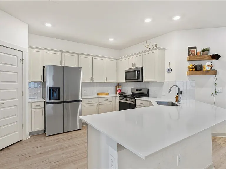 7416 Sagira Path — Photo 4