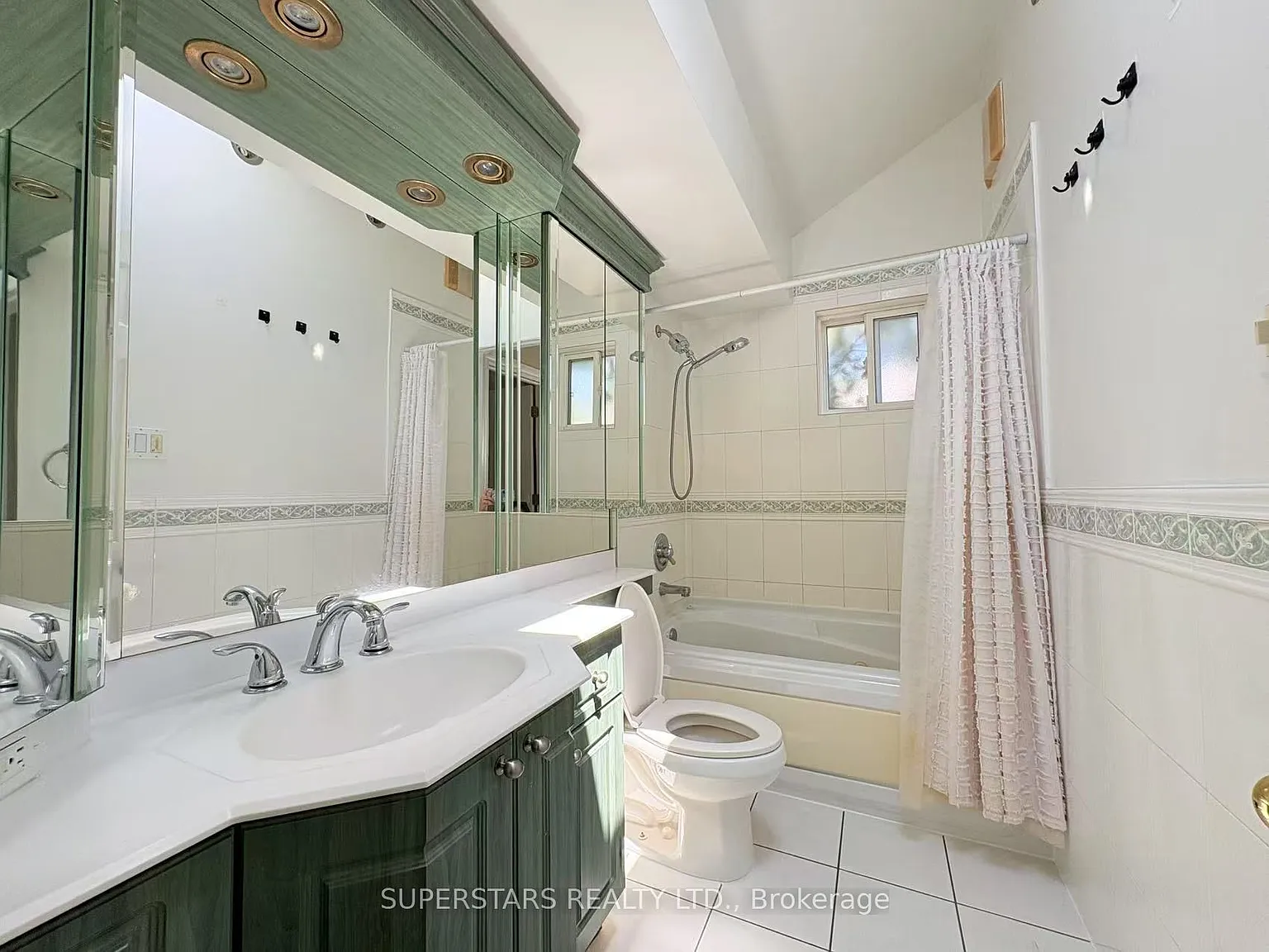 3 bed, $2,700 — Photo 4