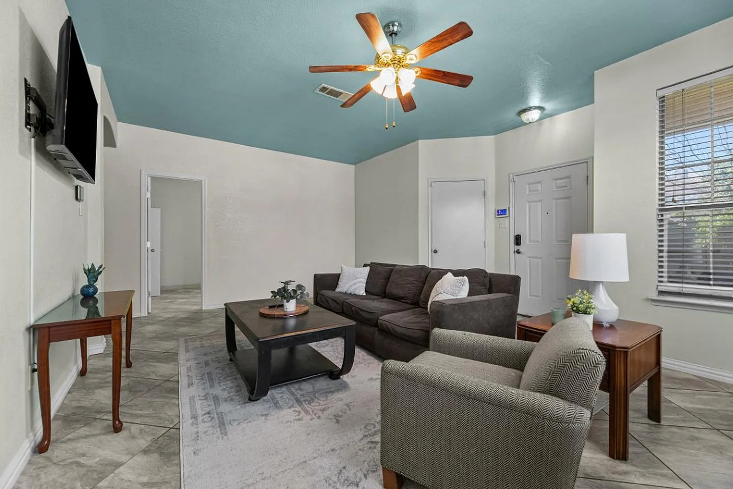 Stunning Fort Worth home in a sought-after neighborhood — Photo 4