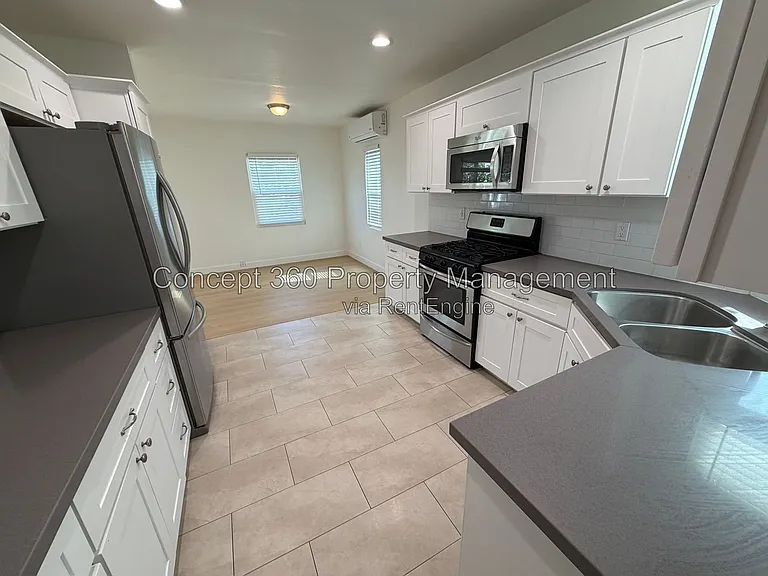 1214 E Cartagena St — Photo 14