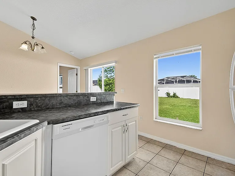 9 Lytton Ln — Photo 18
