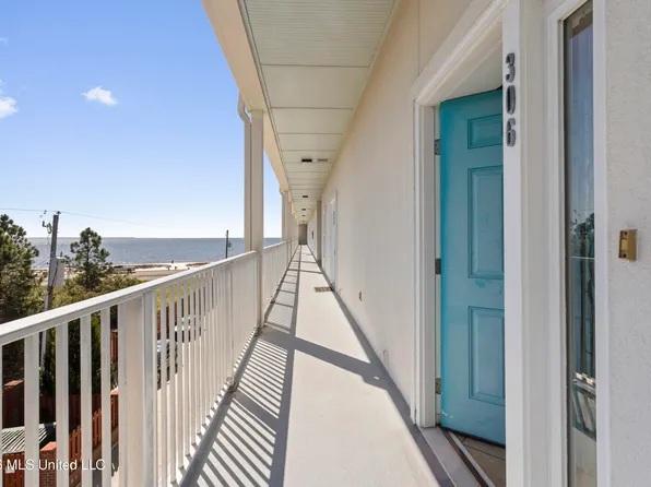 1453 E Beach Blvd APT 306, Pass Christian, MS 39571