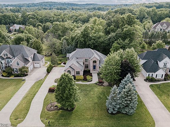3rd image of 4013 Meadowvale Ct