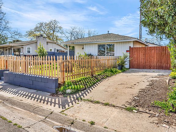 2nd image of 2389 Empress St #A